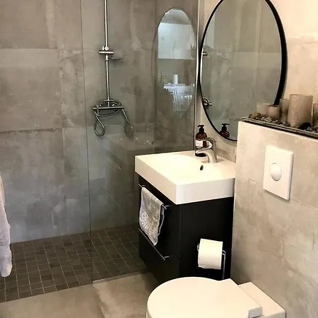 Appartement Adorable One Bedroom With Free Parking.